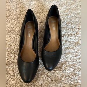 Clark’s Black Leather 2” Heel Size 8